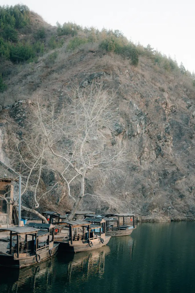 Boats and water activities around Gubei