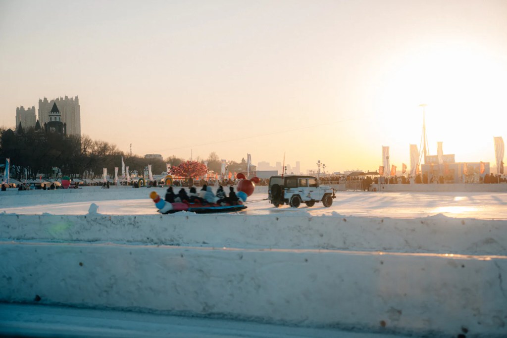 juegos en el hielo en el rio songhua en china